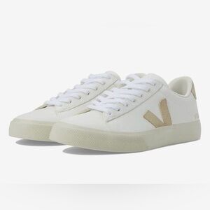 Veja White Sneakers campo with taupe/gray suede accent